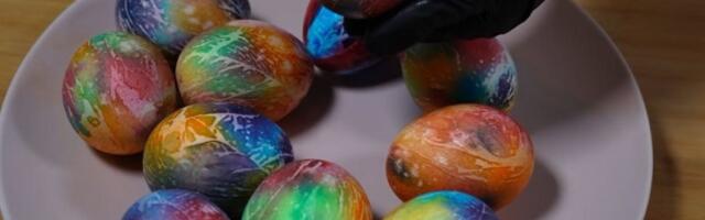 Farbanje jaja salvetama za najlepše mermerne šare