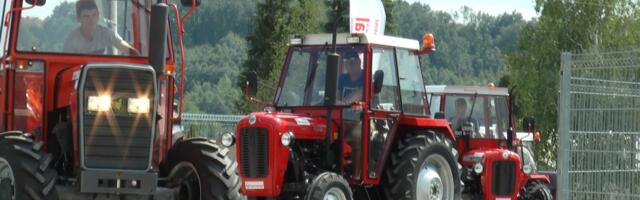 Rotaciona svetla i prsluci za novovaroške traktoriste