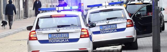 Otac i dva sina pretukli muškarca zbog parking mesta