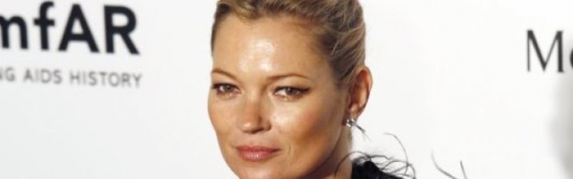 KEJT MOS SVI ZNATE, a njen ćerka LILA je počela da HARA MODNIM PISTAMA! Baš liči na majku, a evo što ne koristi OČEVO PREZIME!