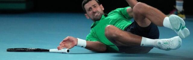 Nole se povredio tokom meča - iskrenuo zglob, ukazana mu pomoć (FOTO)