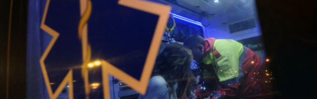 Sudarili se automobili, pa semafor pao na pešaka! Mladić (28) podlegao povredama nakon nesreće u Novom Sadu