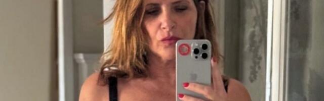 Arijana Mihajlović grmi 6. deceniji: Pozira u izazovnom korsetu i suknji sa šlicom, ostavila sve bez daha