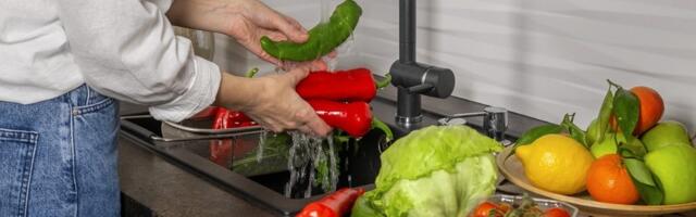 Da li soda bikarbona zaista uklanja pesticide sa voća i povrća? Odgovor stručnjaka će mnoge iznenaditi