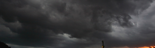 NA SNAZI CRVENI METEOALARM: Očekuje se nevreme u većem delu Srbije