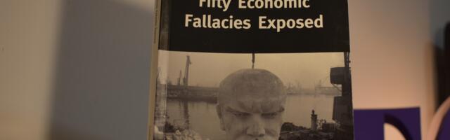 Poklon čitaocima Talasa – knjiga na engleskom Fifty Economic Fallacies Exposed