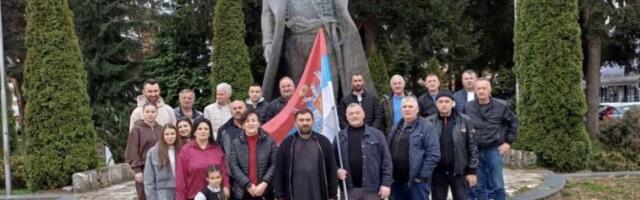 MOJKOVAC KAO SIMBOL: Podrška Ujedinjene Crne Gore jedinstvu srpskog naroda krenula ispred spomenika serdaru Janku Vukotiću za Beograd