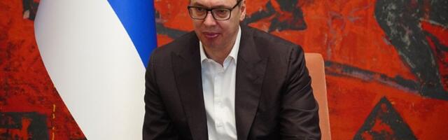 Vučić deli vidovdanska odlikovanja: Patriku Dridu, Vladanu Petrovu, novinarkama Informera, Neletu Karajliću...