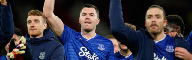 Фудбалери Евертона са десеторицом као гости победили Манчестер Јунајтед