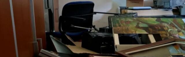 SVECIMA IZREZALI OČI, ZAPALILI SRPSKE ZASTAVE! Albanci uništili opštinske kancelarije na severu KiM