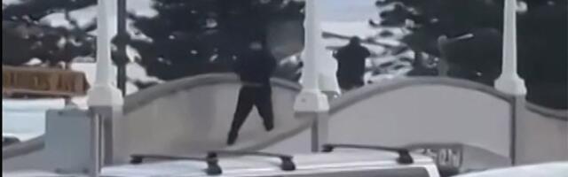 Snimak sa plaže u Sidneju otkriva trenutak kada je policajac spasao ljude od terorista: Ovo je jednom u životu