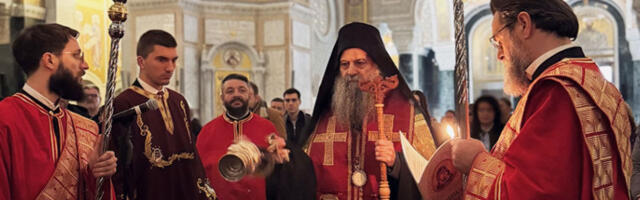 Патријарх Порфирије служио акатист Пресветој Богородици