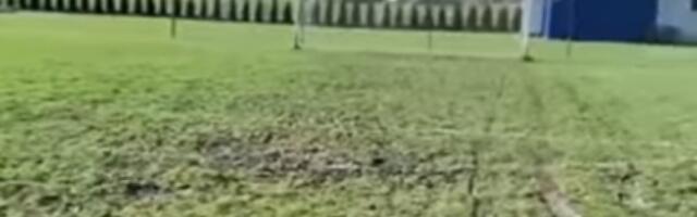 Traktorom na stadion: Šta se desilo na sportskom terenu u ovom sremskom selu (VIDEO)