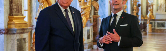 TRAMP I MAKRON PROŠETALI ZLATNIM VERSAJEM! Zašto je poziv američkom predsedniku u raskošnu istorijsku palatu bio PUN POGODAK za francuskog lidera? (FOTO)
