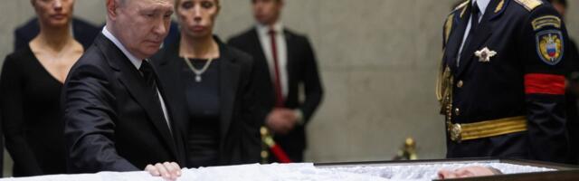 Putin i vrh Kremlja na ispraćaju Sergeja Ivanova: Sahranjen bivši ministar odbrane Rusije
