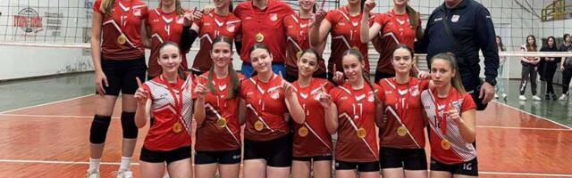 Pionirke Odbojkaškog kluba Proleter prvakinje Vojvodine, kadeti vicešampioni Vojvodine