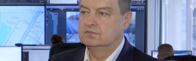 "NAŽALOST, DOSAD POTRAGA NIJE DALA REZULTATE" Dačić o monstrumu koji je u Bloku 37 napao baku s unukom: Već drugi dan tragamo ne za osobom nego za identitetom