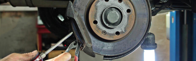 Paklene cene: Satnica automehaničara ide i do 400 evra