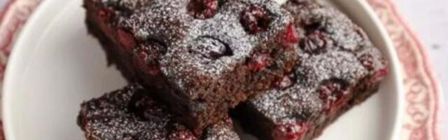 Ovaj čoko kolač ne sadrži ni mleko ni jaja! Spreman za rernu za 15 minuta, a uspeva iz prvog pokušaja