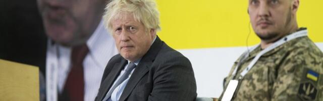 (FOTO) Kakva  sramota! Boris Džonson stigao na ukrajinski front i zgrozio ceo svet