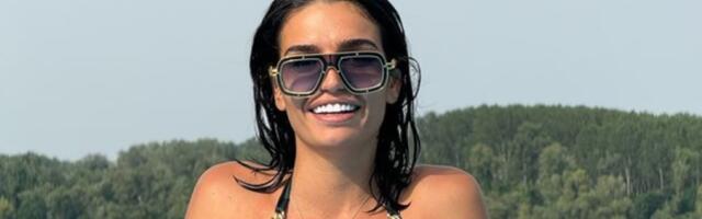 (FOTO 18+) Starleta kao od majke rođena - Bezobraznom pozom usijala mreže