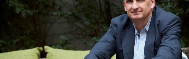 Profesor Timoti Šnajder analizira: Kako američka supersila izvršava samoubistvo