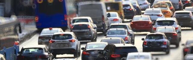 Direktno sa ulica: Mostovi zakrčeni, na Autokomandi usporen saobraćaj (FOTO)