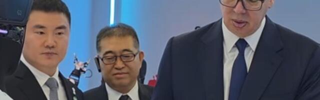 Vucic meets "biggest fan" in Chinese "factory of future": Details of encounter on the other side of the world!