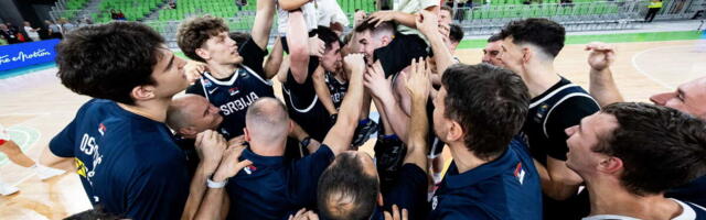 CECA GRMELA U LJUBLJANI: Mladi košarkaši Srbije slavili plasman u finale uz čuveni hit