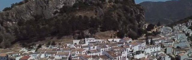 SVI PRIČAJU O GRADIĆU U ŠPANIJI KOJI JE KORONA ZAOBIŠLA! Mladi gradonačelnik preduzeo drastične mere, stariji stanovnici ga prvi podržali! (VIDEO)