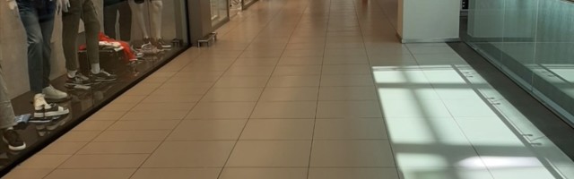 Voajer je tajno snimao u kabini,a onda joj je pao telefon