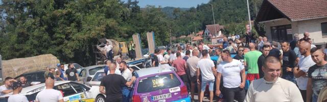 Nakon otkazivanja relija Tara 2023 Memorijal Obrena Tesića vozači blokirali put