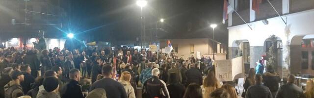 Prepuni trgovi večeras na skupovima podrške studentima u Batočini, Kniću i Rači (VIDEO)