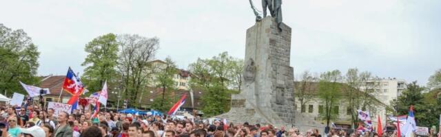 Blokadni dejting: Devojke u Kraljevu traže dečka, ali imaju dva uslova (FOTO)