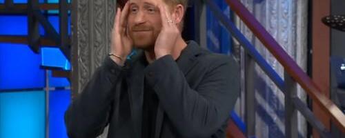 "Ovo je jezivo" Svi pričaju o šaljivom nastupu princa Harija: Usred emisije se rugao Trampu i kraljevskoj porodici (VIDEO)