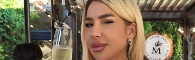 Jovana u teretani digla nogu i pokazala koliko je rastegljiva, pa uz sliku s glisera zamolila za OPROŠTAJ