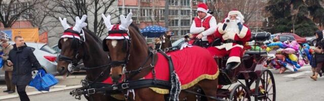 Opština Voždovac dodelila novogodišnje paketiće za decu - Sutra podela i u Belom Potoku, a evo u čemu će najmlađi Voždovčani uživati 1. januara