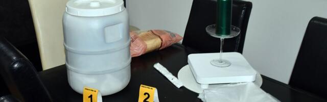 Zatečeni dok su kupovali drogu: Mladić uhapšen u Nišu, krivične prijave za još trojicu