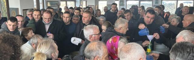 Sveta Bogdanović okupao krst za 85.000 dinara