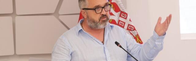 (VIDEO) Vučićević objavio šok snimke: Strašan skandal u Šapcu - kriva jer radi po zakonu?!