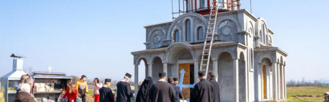 Освећени крстови за нови храм Вазнесења Господњег у Обрежу