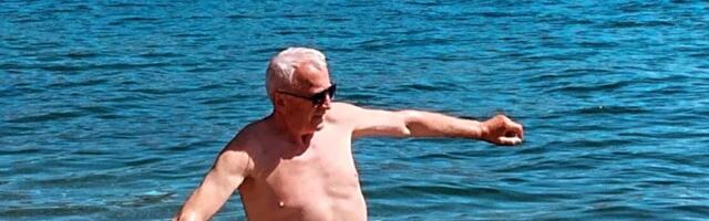 "Okusio sam INTIMNE ODNOSE sa muškarcima" Pevač ZATEKAO IZJAVOM u OSMOJ DECENIJI, a sada se budi pored 43 godine MLAĐE ŽENE: "OBOŽAVAM PRIRODNO"