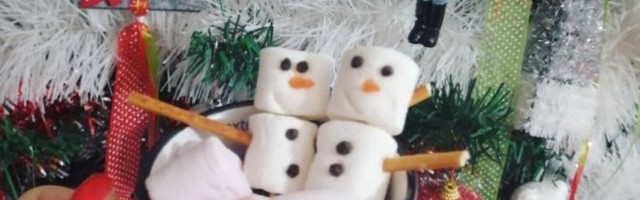 SAVRŠENA DEKORACIJA ZA VAŠU TRPEZU! Svečano uplovite u Novu godinu, evo ideja kako da ukrasite svoj novogodišnji sto!