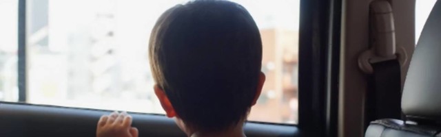Čoveku je sin umro u kolima: kako se desi da u automobilu zaboraviš svoje dete
