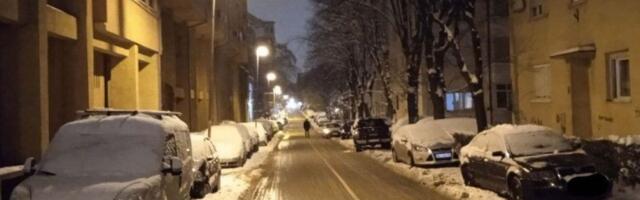 SNS vlast "proterala" pešake na ulicu (FOTO)