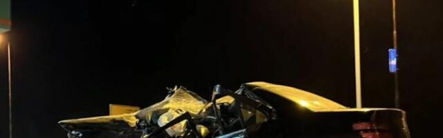 JEZIVA NESREĆA KOD ČELAREVA! Autom se zakucao u drvo, na licu mesta poginuo mladić (VIDEO)