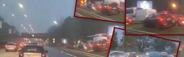 Bahati vozač juri kroz Novi Beograd! Pretiče sa leve strane i to po travnjaku! (VIDEO)