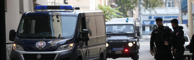 U BEOGRADU ZA NASILJE I NAPAD NA POLICIJU TRI GODINE I JEDAN MESEC: Okrivljeni Ž.P. priznao pred VJT da je vršio nasilje na javnom skupu