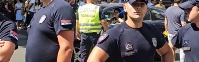 Sindikat poručuje iscrpljenim policajcima: “Lekar, a ne palica po leđima”
