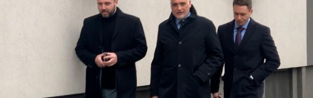 ČEDA JOVANOVIĆ I ACA KOS STIGLI U POLICIJU! Došli da daju izjavu nakon brutalne tuče u kafiću - u stopu ih prati advokat (FOTO)